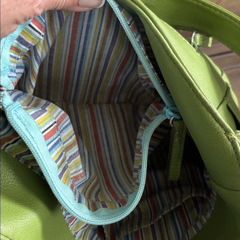 Dockers Vibrant Green Leather Shoulder Bag - Picture 11 of 15